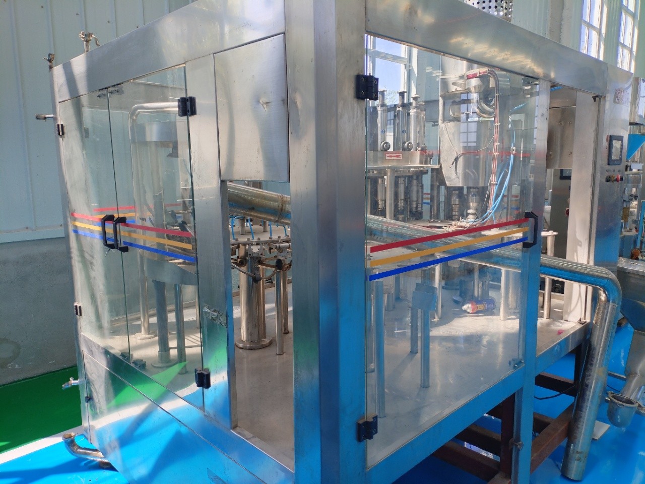 自动灌装机的主要结构解析